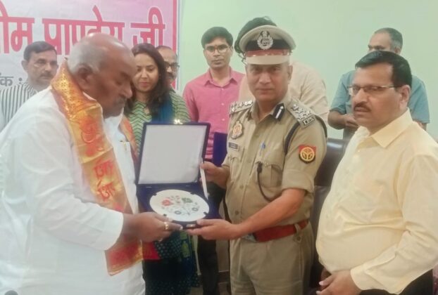 आगरा में नियम पुनरीक्षण समिति की बैठक