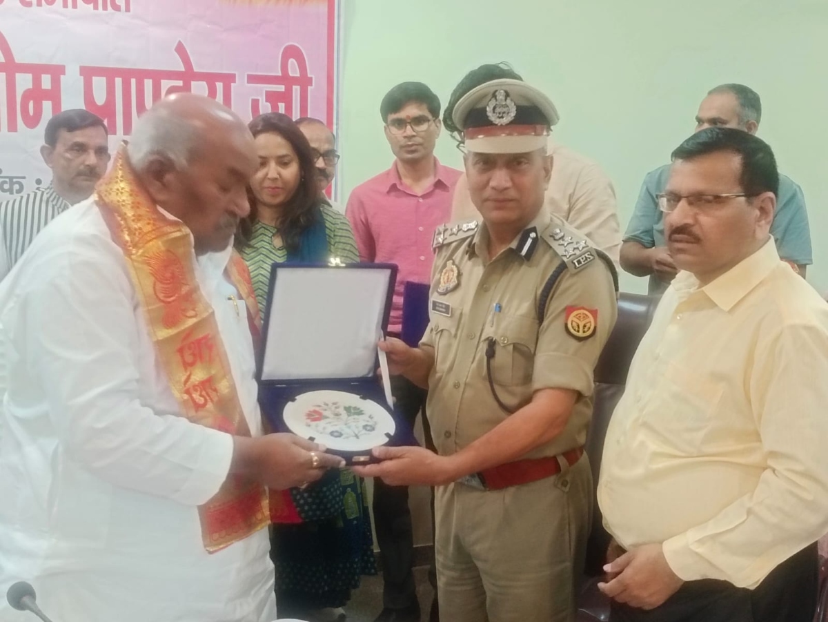 आगरा में नियम पुनरीक्षण समिति की बैठक