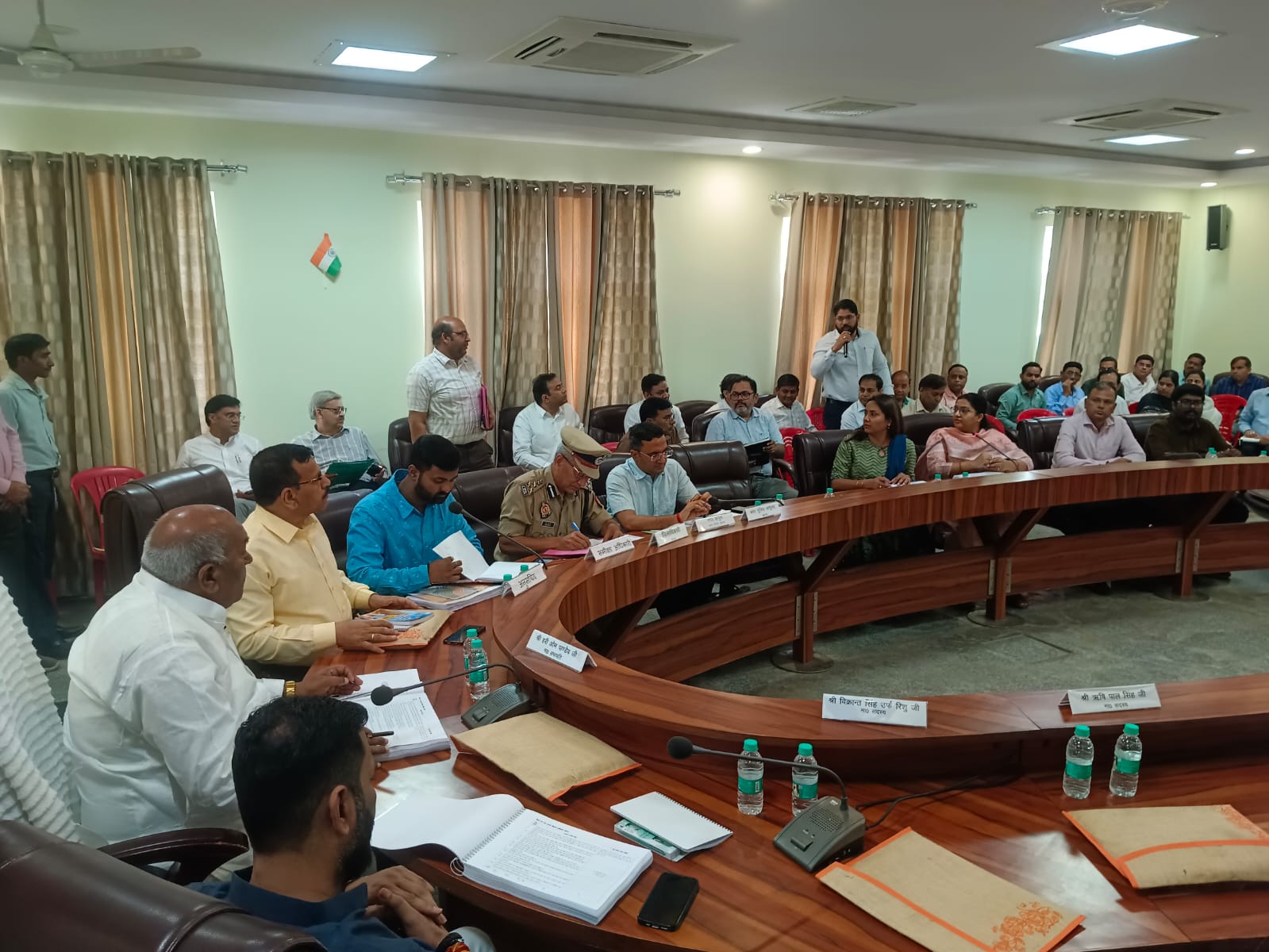 आगरा में नियम पुनरीक्षण समिति की बैठक