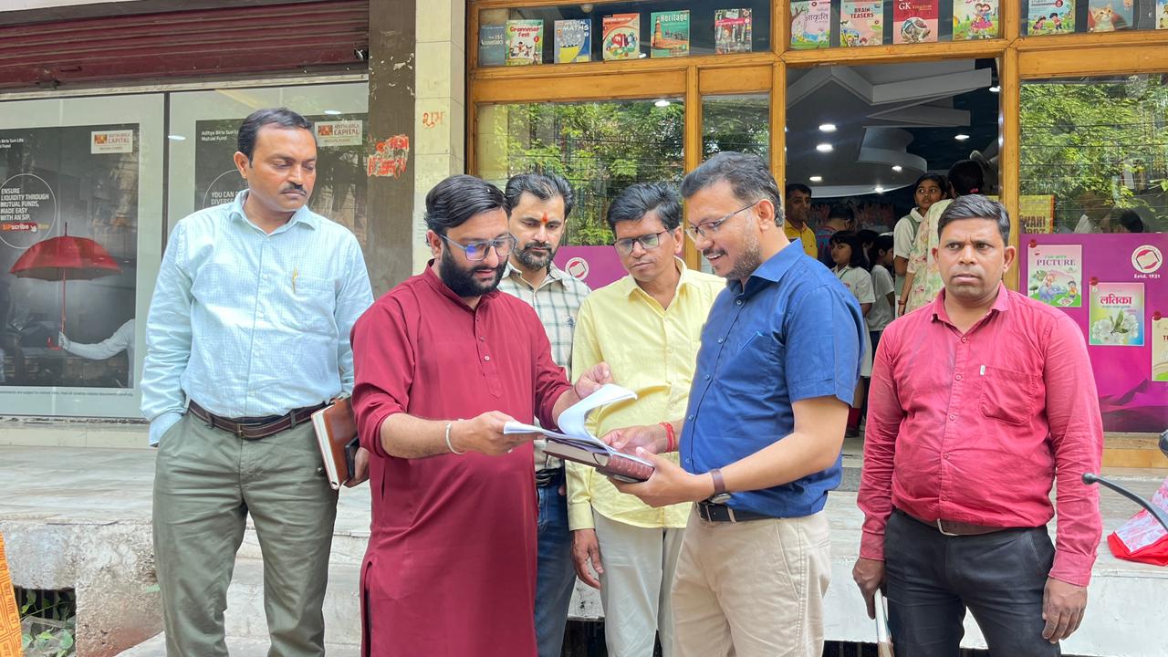 संजय प्लेस आगरा में प्रदर्शन