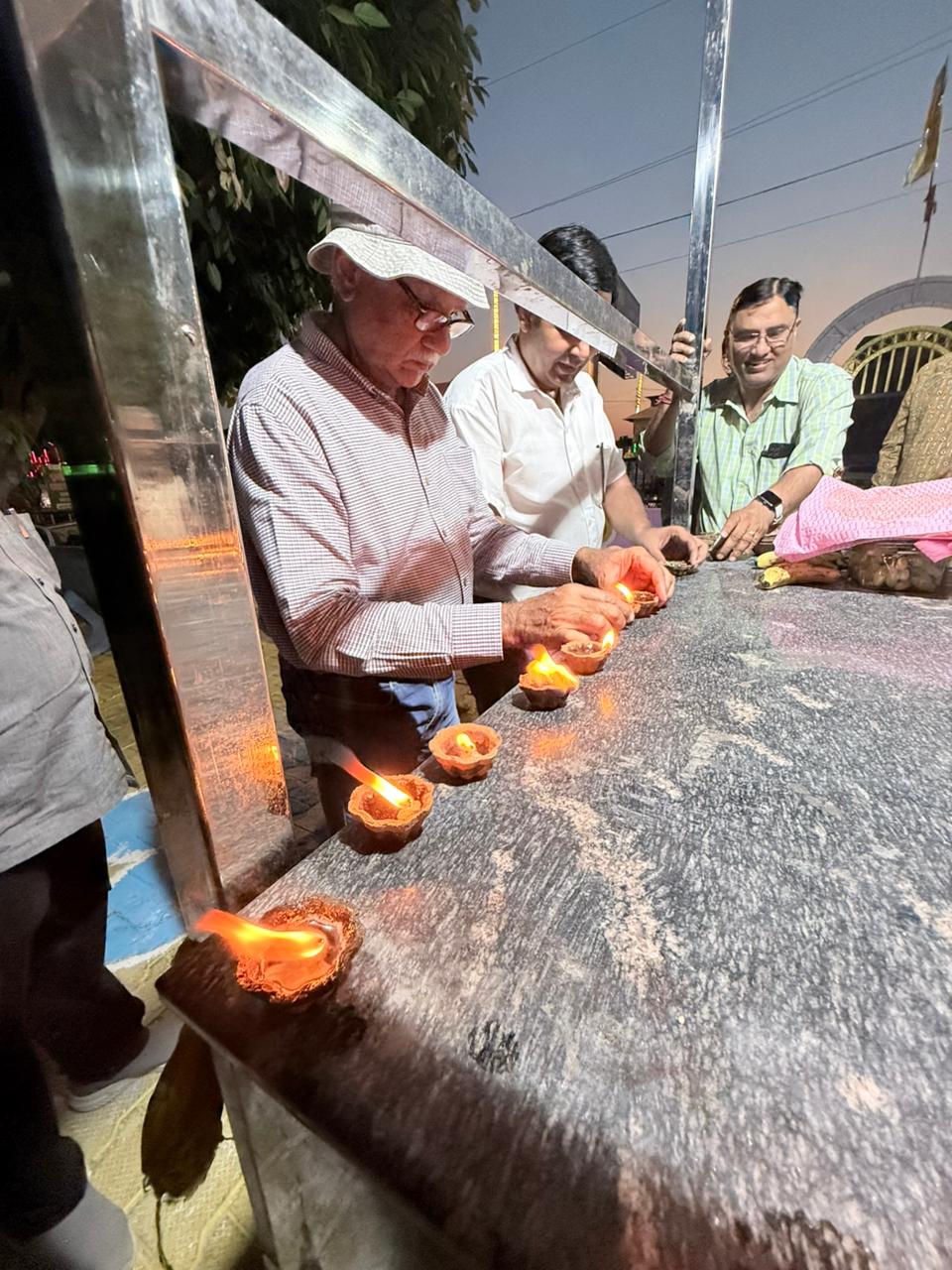 यमुना नदी दीपदान और पूजा आगरा