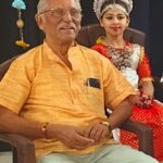 आगरा में नृत्य ज्योति कथक केंद्र के मंच पर यमुना स्तुति और ओडिसी नृत्य प्रस्तुत करते हुए बाल कलाकार