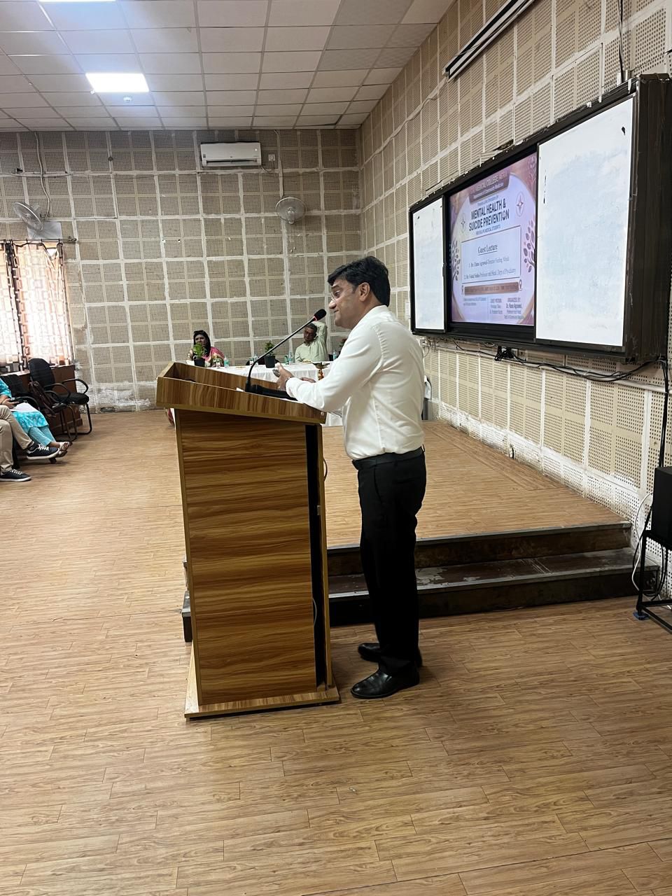 आगरा एसएन मेडिकल कॉलेज मानसिक स्वास्थ्य जागरूकता कार्यक्रम