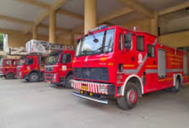 शमसाबाद में ऑटो पार्ट्स गोदाम में भीषण आग