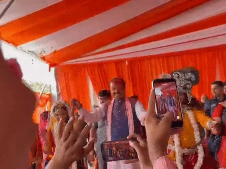 केशव मौर्य का हेलिकॉप्टर