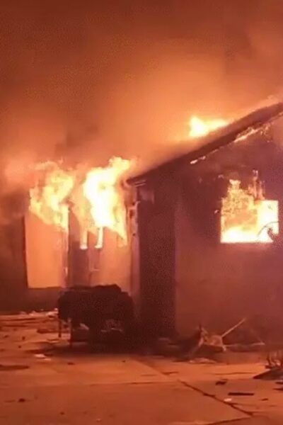 काबुल एयरस्ट्राइक: अस्पताल की तबाही का मंजर और मलबे में बचाव कार्य।