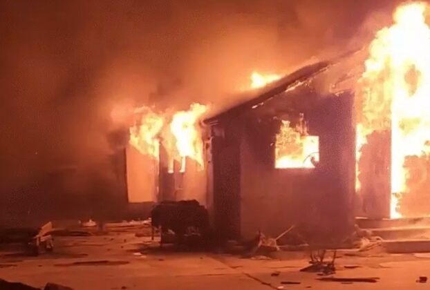 काबुल एयरस्ट्राइक: अस्पताल की तबाही का मंजर और मलबे में बचाव कार्य।