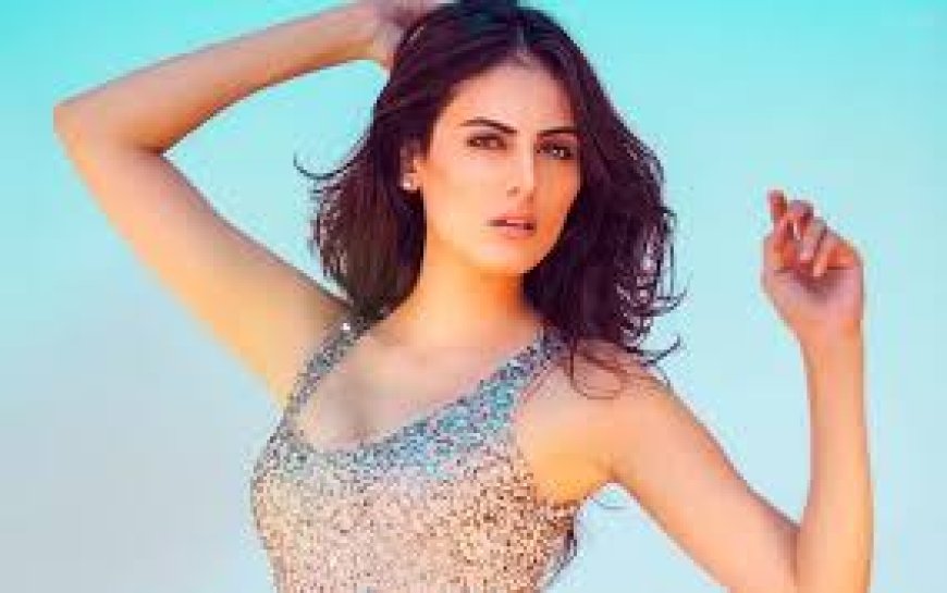 Mandana Karimi Hiding in India Pic 6