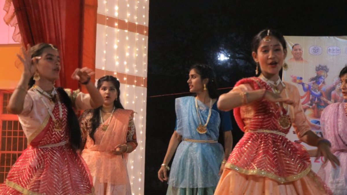 गीता शोध संस्थान के कलाकारों की रासलीला