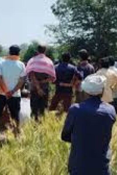 मां ने 4 बेटियों को कुएं में फेंका