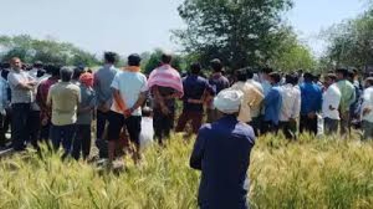 मां ने 4 बेटियों को कुएं में फेंका