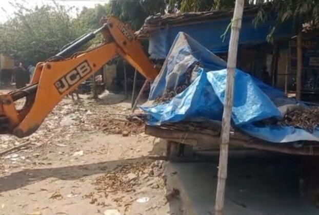 बरेली आरटीओ दफ्तर पर बुलडोजर एक्शन
