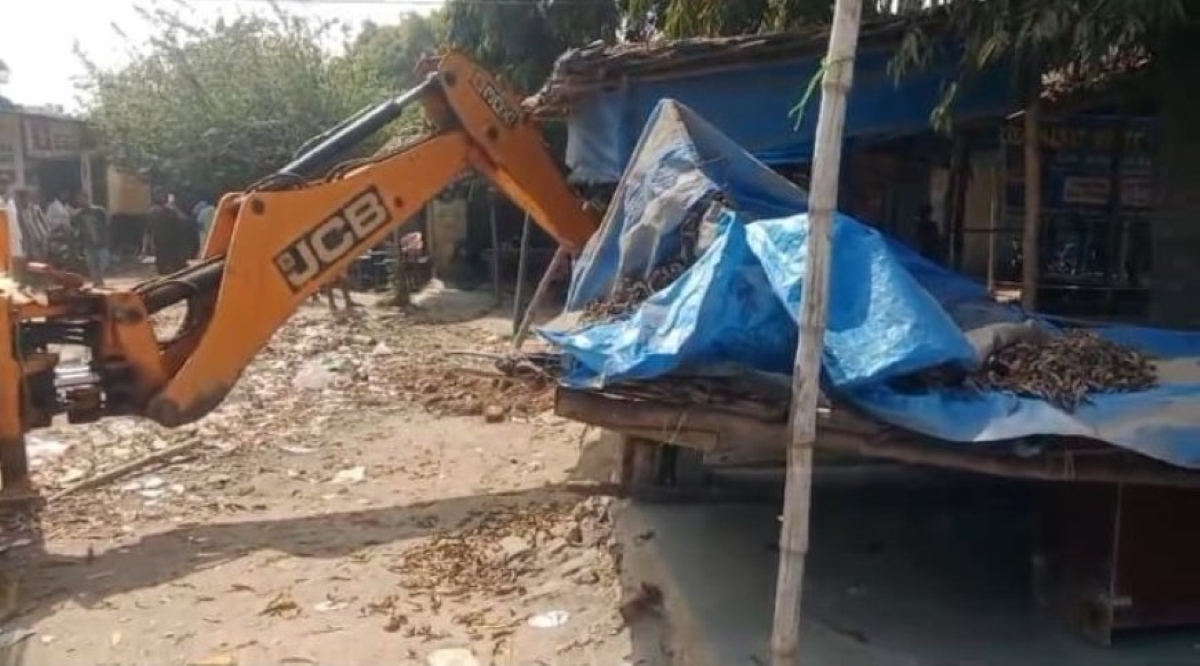 बरेली आरटीओ दफ्तर पर बुलडोजर एक्शन