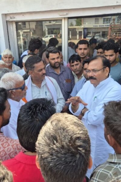 किरावली में सांसद राजकुमार चाहर का जनता दरबार और अधिकारियों को फटकार - ताज न्यूज़।