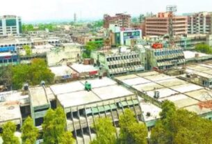 आगरा संजय प्लेस में नगर निगम द्वारा गृहकर बकाया होने पर दुकानों की सीलिंग की कार्रवाई - ताज न्यूज़।