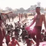 आगरा पुलिस की कीचड़ और कपड़ा फाड़ होली