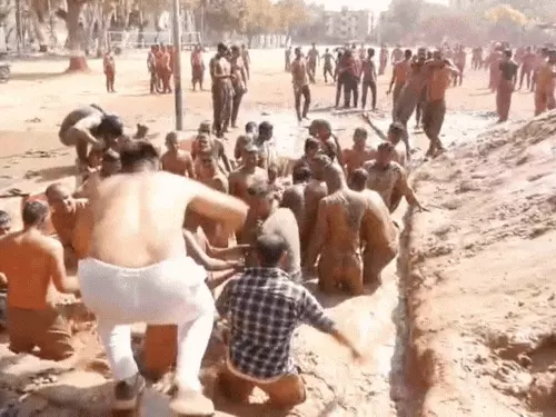 फायर ब्रिगेड से होली आगरा