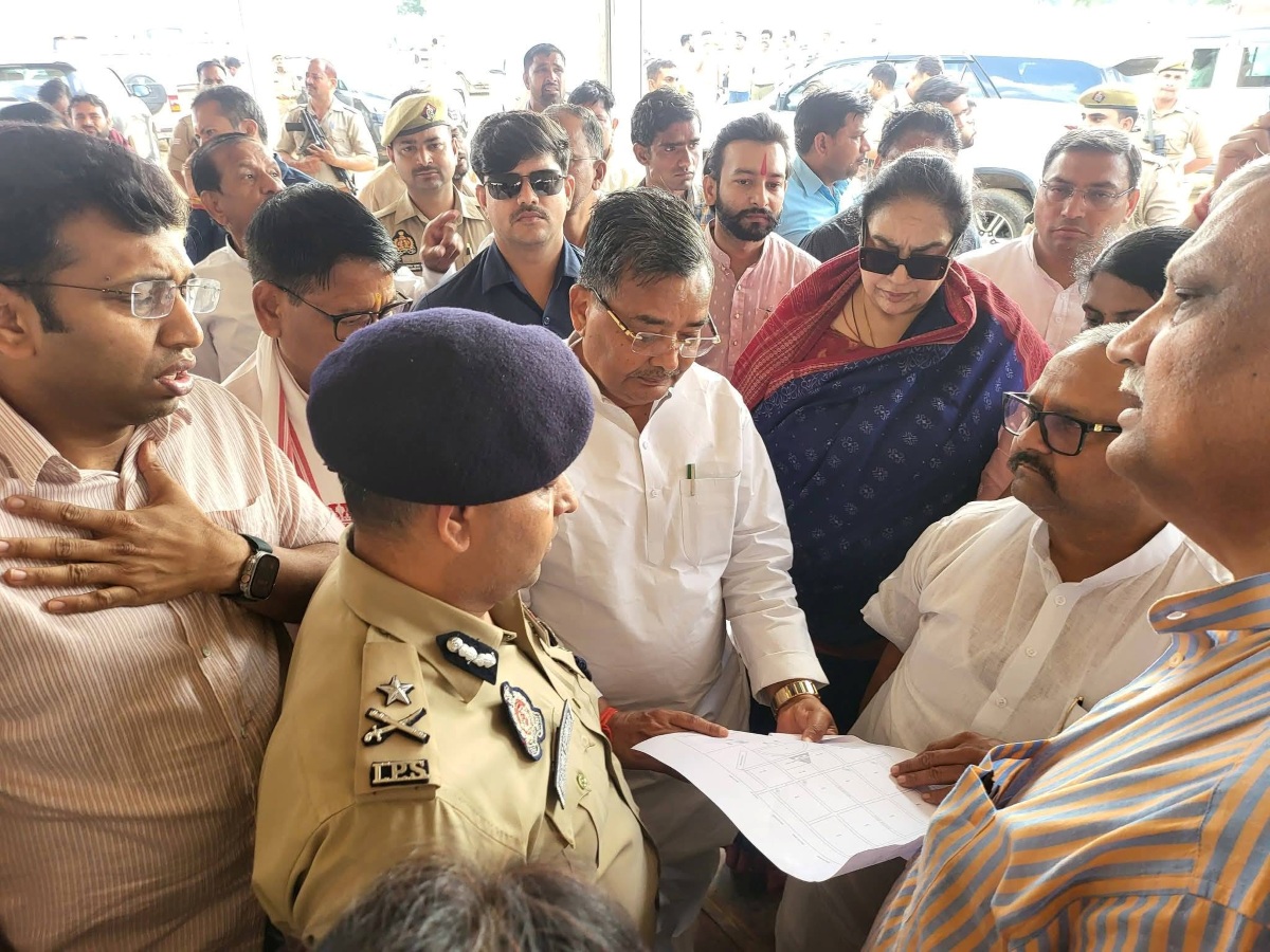 आगरा में सीएम योगी का भव्य दौरा