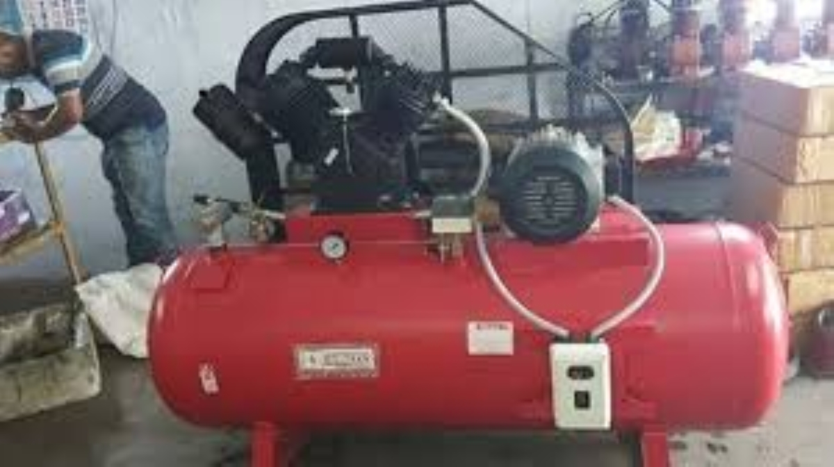 टूंडला में एयर कंप्रेसर फटने से मिस्त्री की मौत