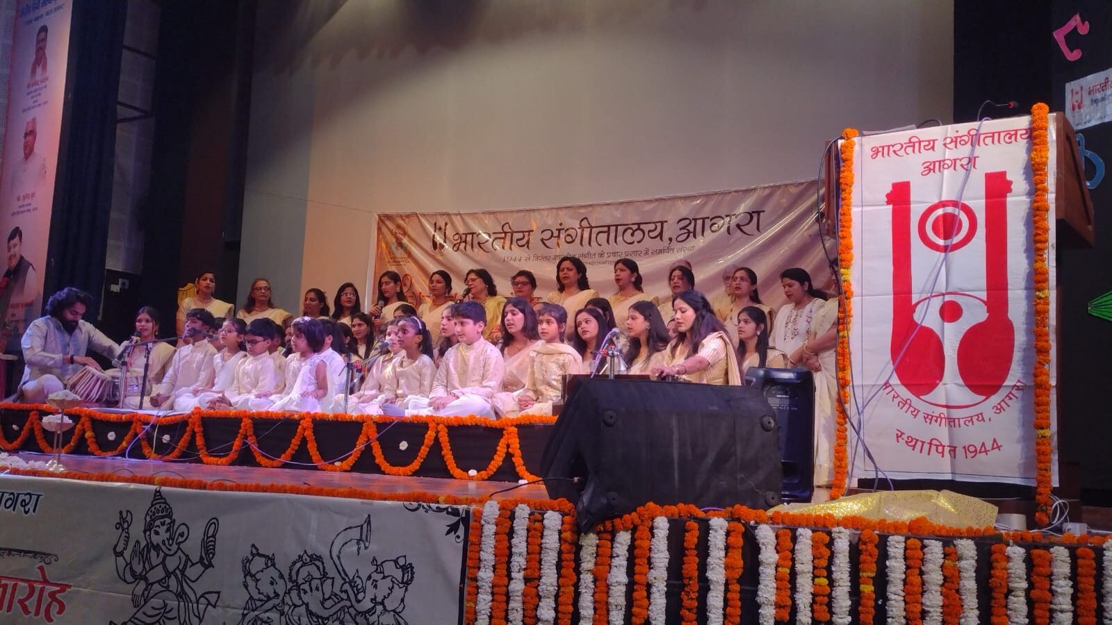 गुरुवर संगीत समारोह में पं. अर्नब चटर्जी की मनमोहक प्रस्तुति