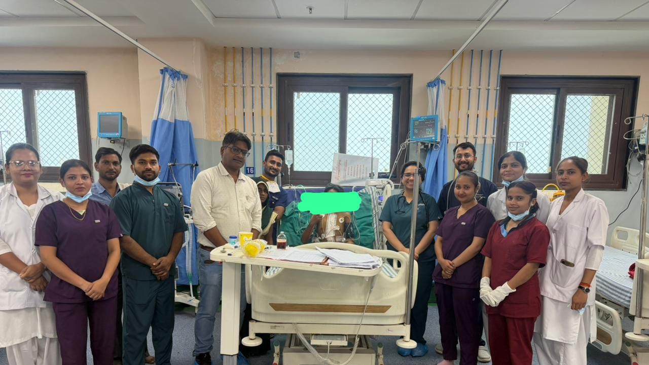 एसएन मेडिकल कॉलेज आगरा में ओपन हार्ट सर्जरी टीम