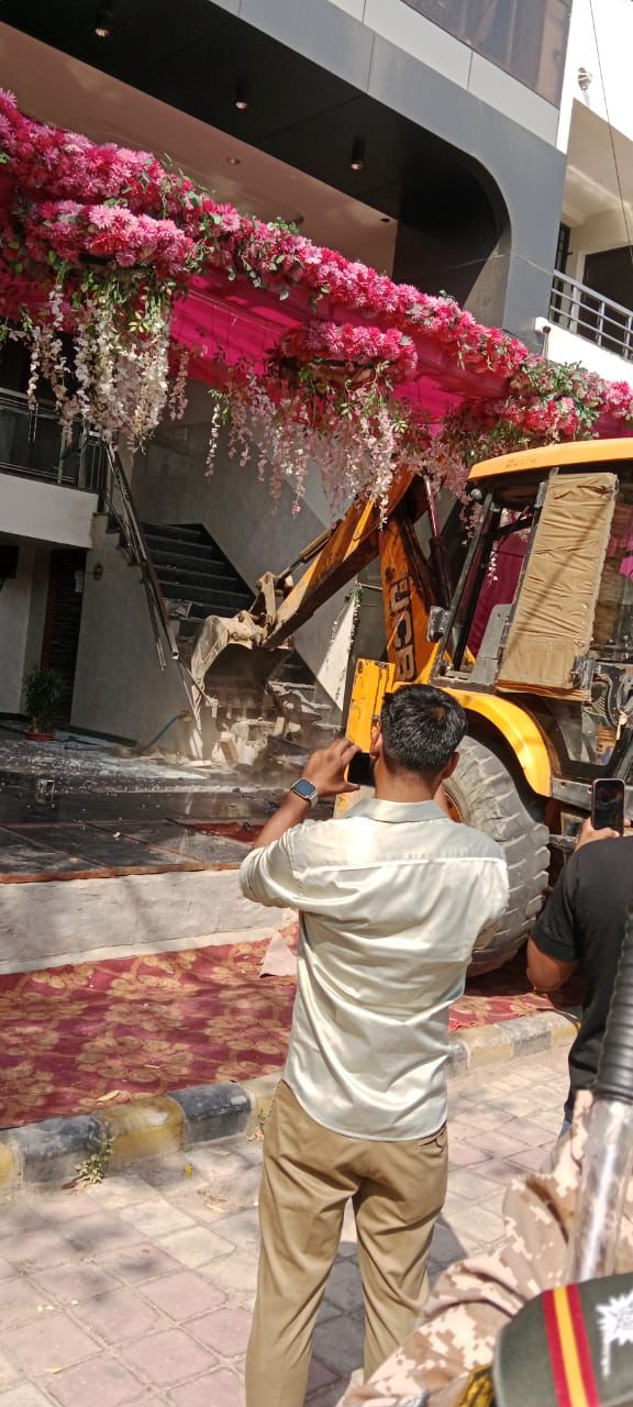 सेक्टर 9 की निर्माणाधीन संपत्ति संख्या 94 पर प्रशासन की सीलिंग कार्रवाई