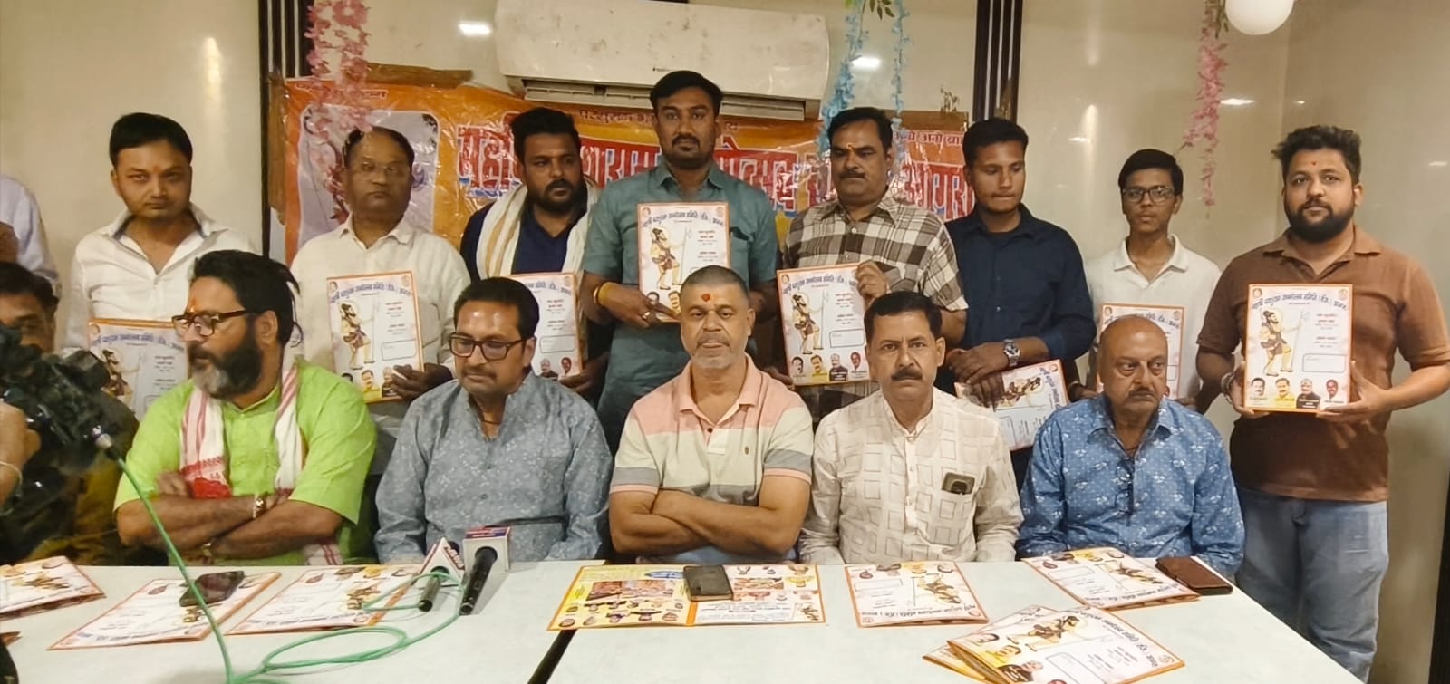 आगरा में भगवान परशुराम जन्मोत्सव समिति की महत्वपूर्ण बैठक का दृश्य