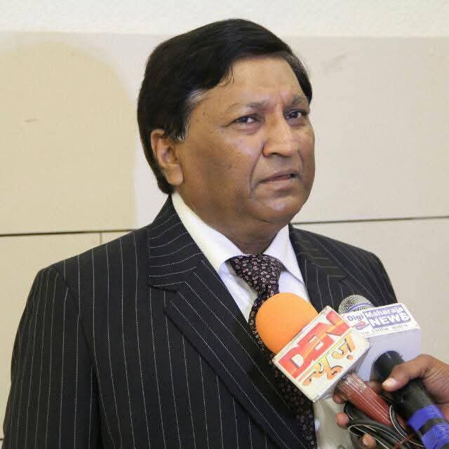 Dr KK Singhal Writer