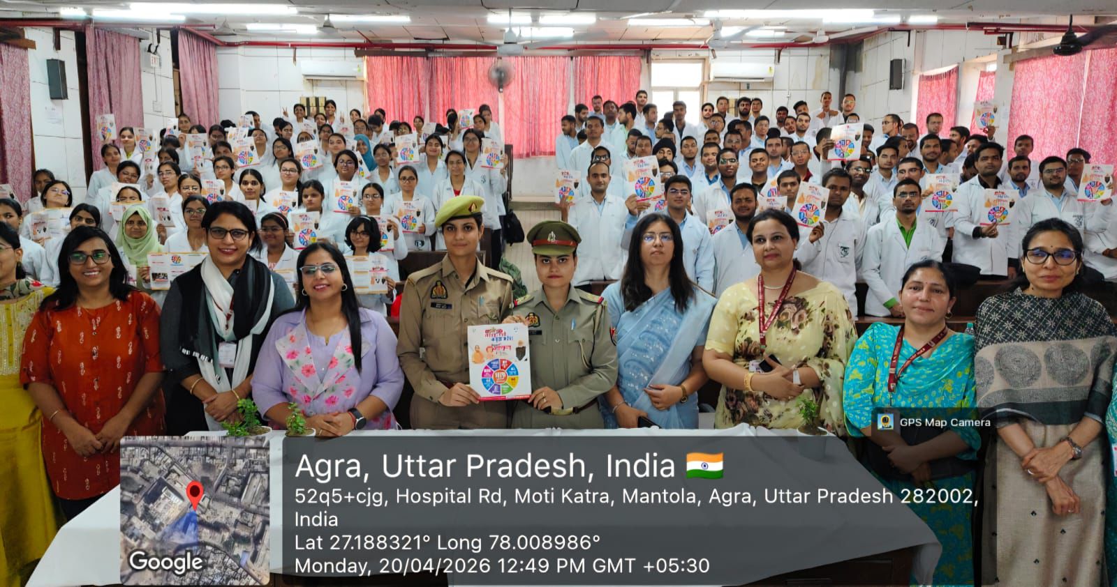 आगरा के एसएन मेडिकल कॉलेज में मिशन शक्ति के तहत आयोजित कार्यक्रम का दृश्य