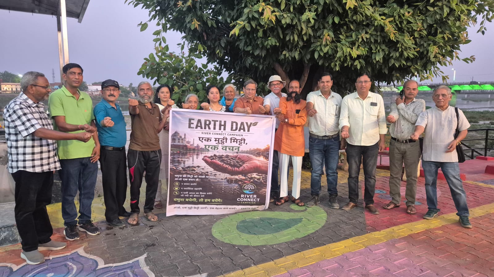 रिवर कनेक्ट अभियान के तहत यमुना आरती का भव्य दृश्य