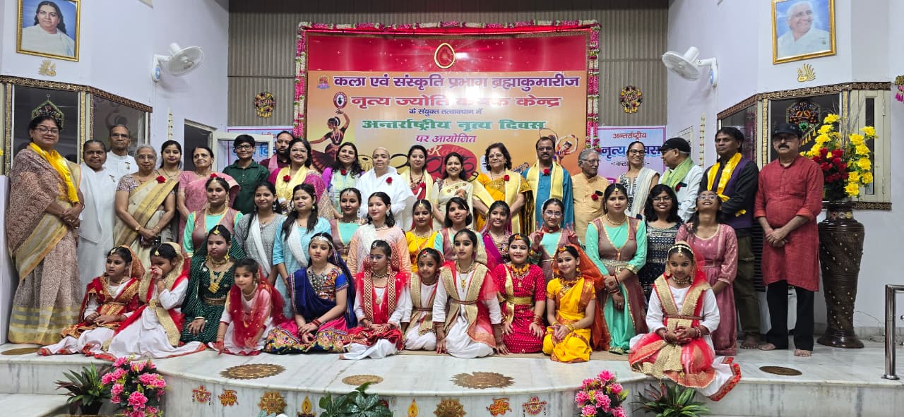 उपस्थित गणमान्य नागरिक