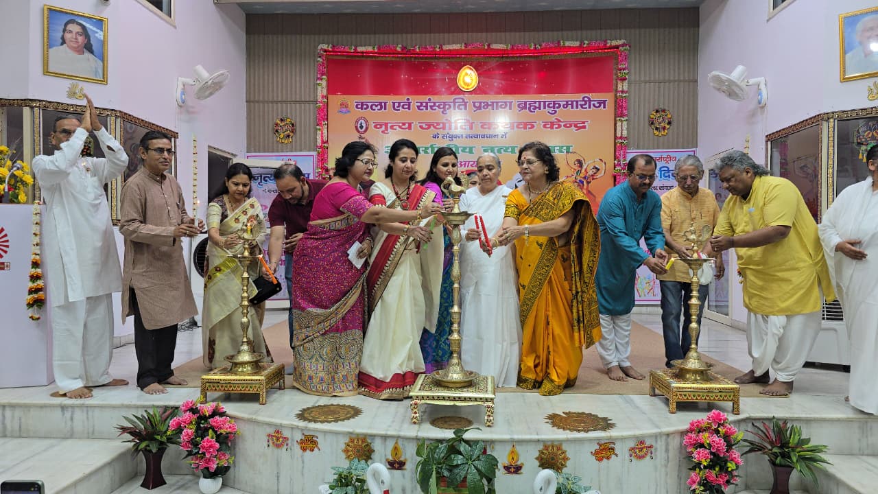 गायन गुरु अमिता त्रिपाठी का अभिनंदन