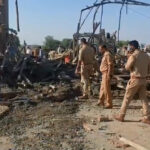 औरैया बॉर्डर पर निर्माणाधीन प्रवेश द्वार ढहा, मलबे में दबे मजदूर