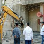 आगरा के भू-माफियाओं पर चला प्रशासन का हंटर