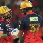 आईपीएल 2026 में लखनऊ सुपर जायंट्स के खिलाफ शानदार जीत दर्ज करने के बाद जश्न मनाते विराट कोहली और आरसीबी के खिलाड़ी