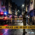 पुणे के विश्रांतवाडी इलाके में 18 वर्षीय युवक की दर्दनाक हत्या के बाद जांच करती पुलिस टीम और पसरा सन्नाटा