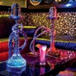 दिल्ली के पहाड़गंज स्थित एक बार में अश्लील डांस की गुप्त सूचना पर देर रात छापेमारी करती पुलिस टीम