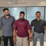 सूरत पुलिस की हिरासत में आरोपी जिम ट्रेनर, जिसने एक अरबपति परिवार की महिला को हनीट्रैप में फंसाकर ब्लैकमेल किया