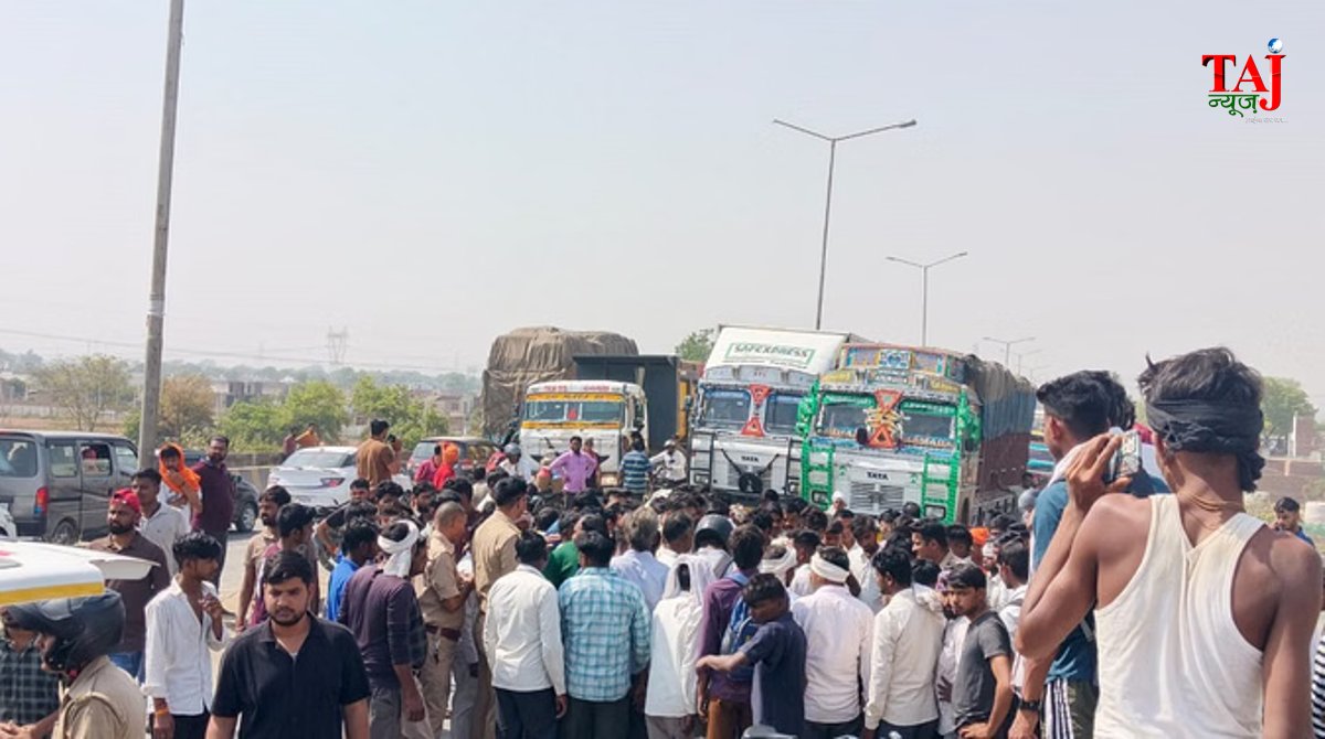 आगरा-ग्वालियर हाईवे पर ट्रक और साइकिल की टक्कर के बाद पुलिस की मौजूदगी और लगा हुआ जाम