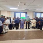 आगरा के एसएन मेडिकल कॉलेज में सफल बीटिंग हार्ट बायपास सर्जरी करने वाले डॉ. सुशील सिंघल और उनकी विशेषज्ञ सर्जिकल टीम