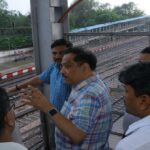 आगरा: रेल महाप्रबंधक ने परखा स्टेशनों का हाल, दिए सख्त निर्देश महाप्रबंधक उत्तर मध्य रेलवे नरेश पाल सिंह आगरा मंडल के विभिन्न स्टेशनों का निरीक्षण करते हुए