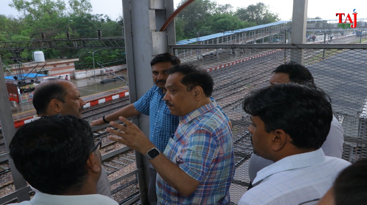 महाप्रबंधक उत्तर मध्य रेलवे नरेश पाल सिंह आगरा मंडल के विभिन्न स्टेशनों का निरीक्षण करते हुए