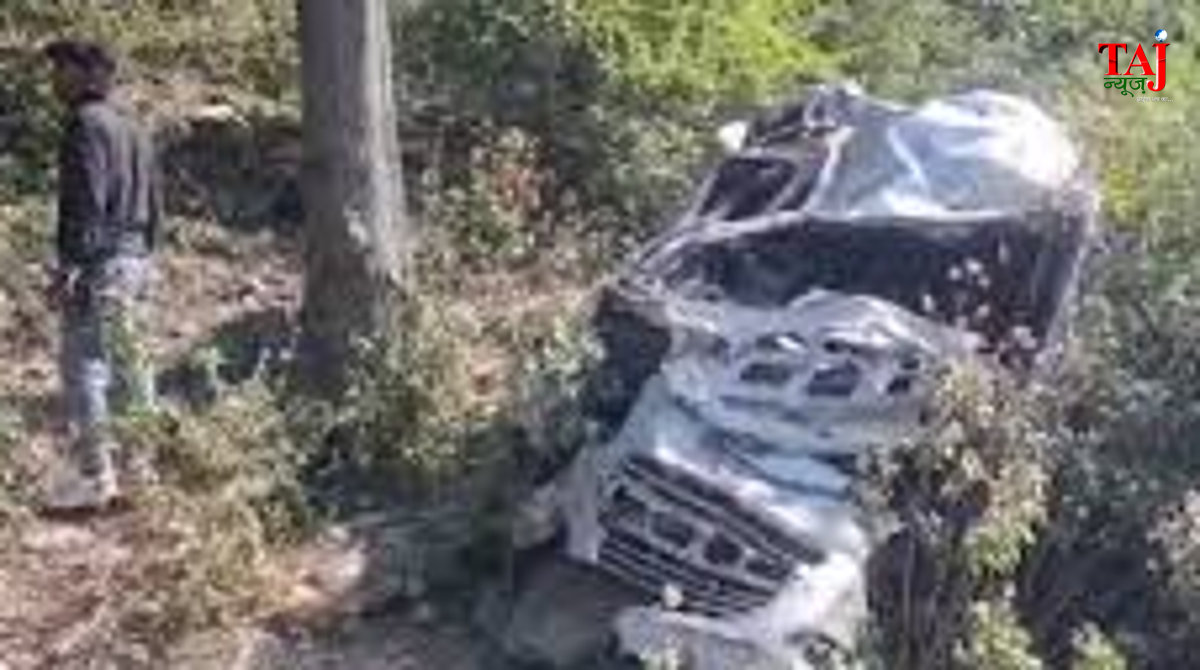 उत्तराखंड के टिहरी में चंबा-कोटीकॉलोनी मार्ग पर गहरी खाई में गिरे वाहन का SDRF द्वारा रेस्क्यू ऑपरेशन