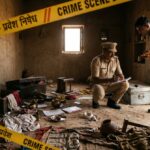 राजस्थान के जैसलमेर के मोहनगढ़ में हुए दोहरे हत्याकांड के बाद घटनास्थल की जांच करती हुई पुलिस टीम और बिखरा हुआ घर का सामान