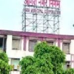 आगरा में भीम नगरी आयोजन को लेकर बहुजन समाज पार्टी (बसपा) के पार्षदों द्वारा नगर निगम में किए गए भारी विरोध प्रदर्शन और राजनीतिक हलचल का प्रतीकात्मक दृश्य