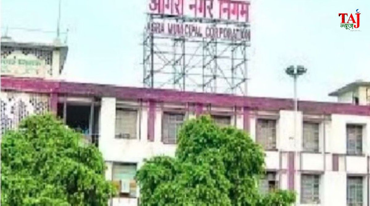 आगरा में भीम नगरी आयोजन को लेकर बहुजन समाज पार्टी (बसपा) के पार्षदों द्वारा नगर निगम में किए गए भारी विरोध प्रदर्शन और राजनीतिक हलचल का प्रतीकात्मक दृश्य