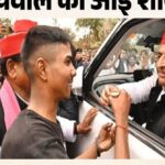 फतेहपुर में सपा प्रमुख अखिलेश यादव को चाय पिलाने वाले दुकानदार की बंद पड़ी दुकान और खाद्य विभाग की छापेमारी का प्रतीकात्मक राजनीतिक दृश्य