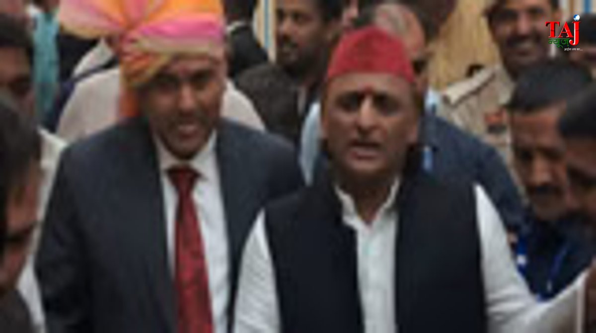 हरियाणा के रेवाड़ी में अपनी भांजी डॉ श्वेता की शादी में शामिल होने पहुंचे सपा प्रमुख अखिलेश यादव और वहां मौजूद राजनीतिक व पारिवारिक हस्तियां