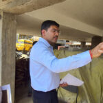 आगरा के एसएन मेडिकल कॉलेज में निर्माणाधीन लेडी लॉयल अस्पताल और हॉस्टल का निरीक्षण करते हुए डीएम मनीष बंसल