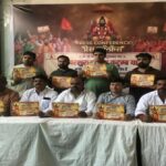 आगरा के आवास विकास क्षेत्र में परशुराम सेवा कुटुंब यात्रा को लेकर प्रेस वार्ता करते हुए आयोजन समिति के सदस्य और पदाधिकारी